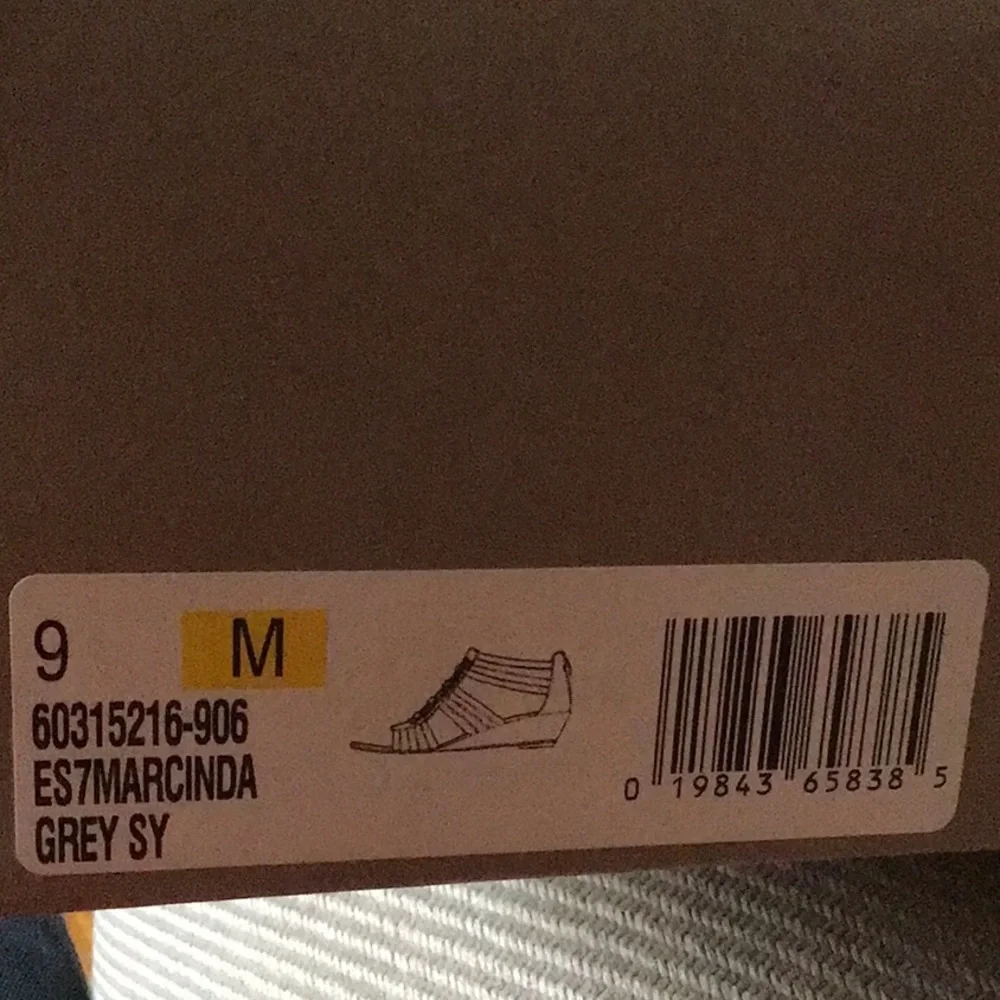 Easy Spirit Sandals - Picture 6 of 6